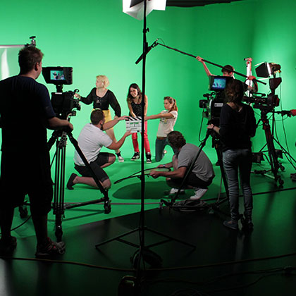 How does a green screen actually work?